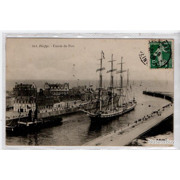 CPA - Marine -Dieppe - Entre du Port  N1346