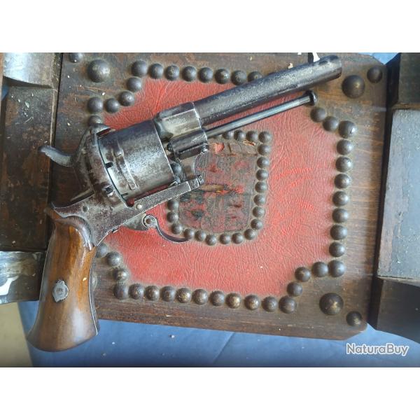 Revolver 9mm  broche (1 euros sans prix de rserve)