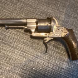 Beau Revolver à Broche Gravé