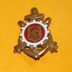 62° Cie de Réparation Divisionnaire, émail rouge foncé, guilloché , écu à une tête de coq sur roue d