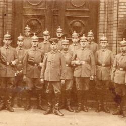 CPA -Photo - Un Groupe Soldats Allemands -N&deg;1394
