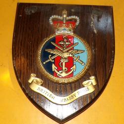 PLAQUE " BRITISH EMBASSY PARIS " , FABRICATION ROYAUME-UNI ,  ETAT VOIR PHOTOS. POUR TOUT RENSEIGNE