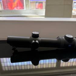 Zeiss V8 1,1-8X24 à rail montage Blaser