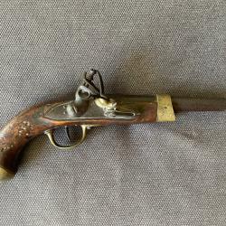 Pistolet réglementaire français modèle An XIII, à silex, utilisé sous le Premier Empire