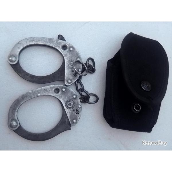 paire de menottes gendarmerie avec sa cle et son tui::bon tat