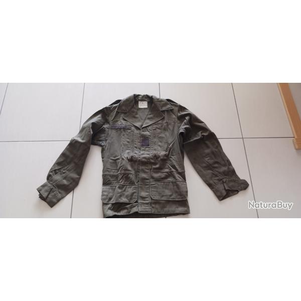 Veste de treillis militaire satin 300 retaille 3 lastiques.