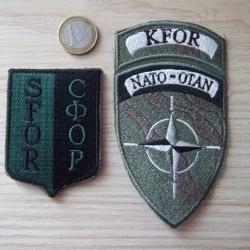 lot 2 écussons militaire Force stabilisation (SFOR) Bosnie-Herzégovine et Force pour le Kosovo KFOR