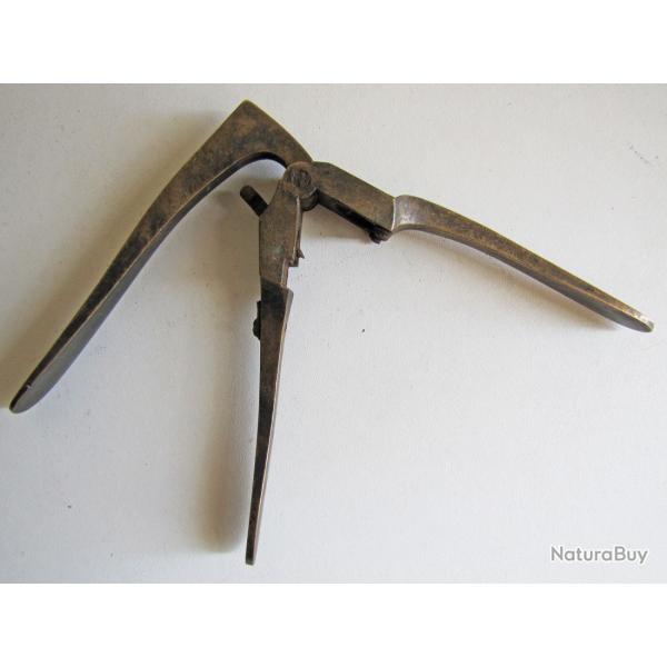 PINCE DE DSAMORAGE trois branches pour Berdan.