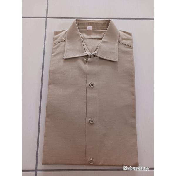 Chemise militaire de l'arme franaise en coton kaki clair. Anne 1966. Neuve.