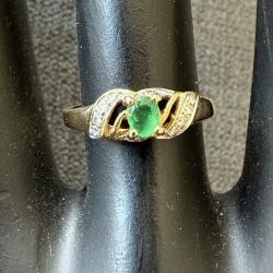 Bague en or massif 18 carats - émeraude et diamants - taille 53