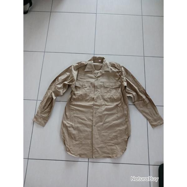 Chemise militaire de l'arme franaise en coton kaki clair. Annes 60. Taille: 37