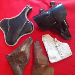 Lot de quatre étuis pistolets anciens et un pour petit revolver