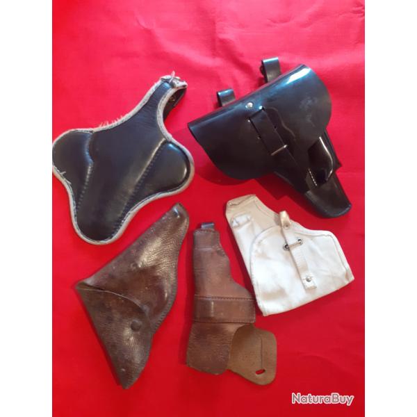 Lot de quatre tuis pistolets anciens et un pour petit revolver