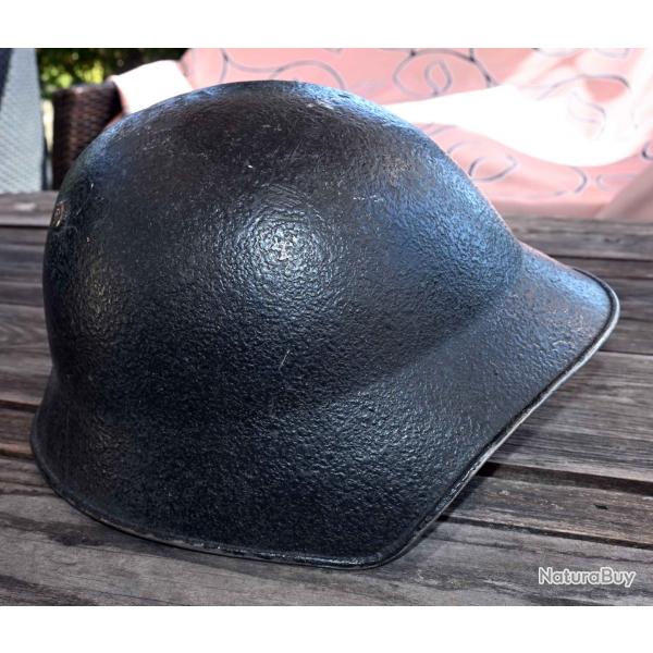 Casque arme Suisse WW2 en bon tat.