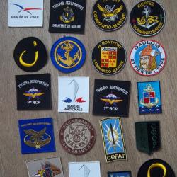 lot 20 écussons militaire collection insignes tissu commando parachutiste etc ..