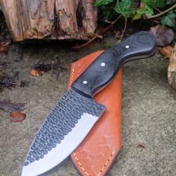Couteau de Chasse Découpe Survie Lame Acier Carbone 1055 Manche Micarta Etui Cuir Fabric Artisanale
