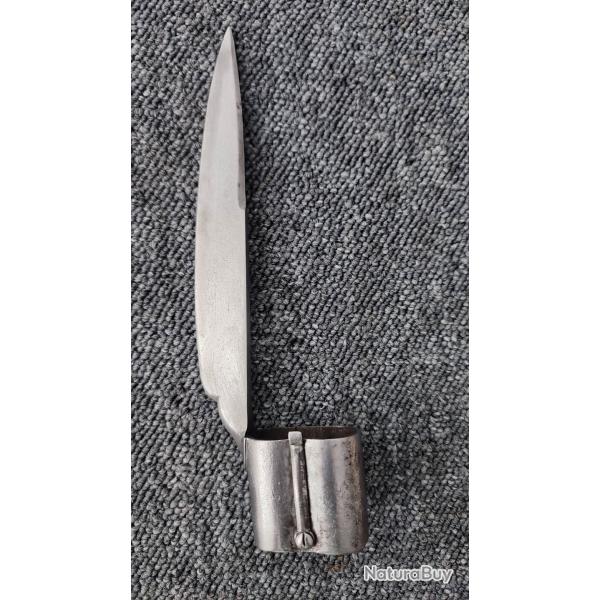 Rare ancienne baonnette pour fusil de chasse double  silex avec systme de verrouillage