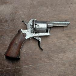 Revolver à broche