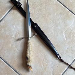 Dague à servir couteau collector avec son etui