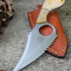 Couteau à Dépecer Petit Gibier Manche Os Lame Acier Carbone 1055 Ecaille de Dragon Etui Cuir Artisan