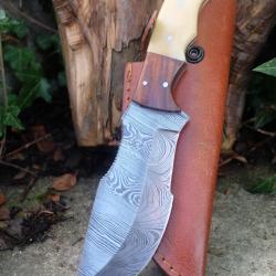 Couteau de Chasse Trakker Damas Lame 256 Couches Manche Bois & Os Fabrication Artisanale Etui Cuir