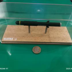 Belle maquette d'origine  MATRA Missile Anti piste DURANDAL ETAT NEUF PORT OFFERT