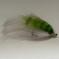 mouche brochet verte et blanche