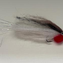 mouche brochet noire et blanche