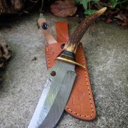 Couteau Damas Lame 256 Couches Lame Bowie Manche Bois de Cerf Fabrication Artisanale Etui Cuir