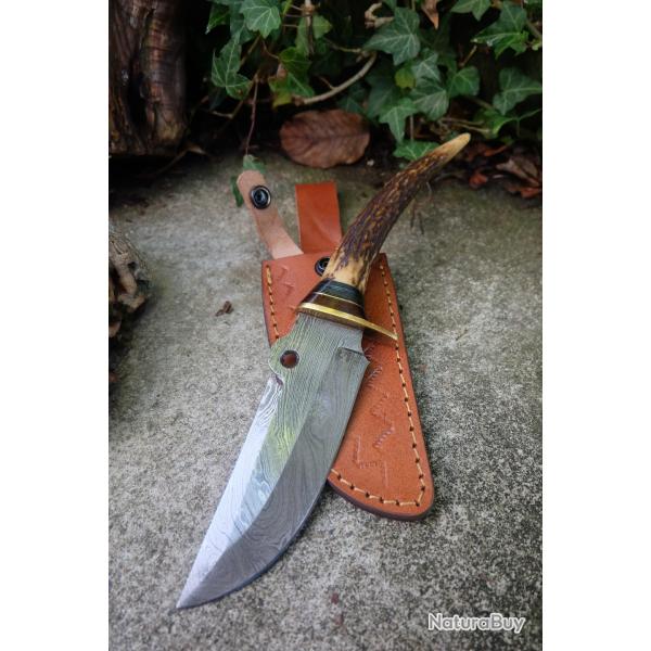Couteau Damas Lame 256 Couches Lame Bowie Manche Bois de Cerf Fabrication Artisanale Etui Cuir