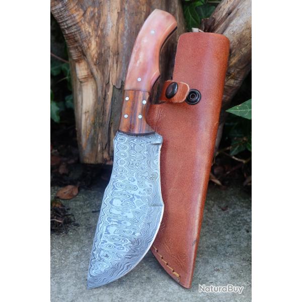 Couteau de Chasse Trakker Damas Lame 256 Couches Manche Bois & Os Brown Fabric Artisanale Etui Cuir