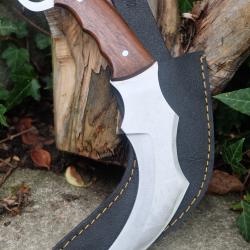 Couteau Karambit Lame Acier Carbone 1055 Manche Bois de Rose Etui Nylon Fabrication Artisanale