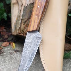 Couteau Skinner Damas Lame Acier 256 Couches Manche Bois Etui Simili Cuir Fab Artisanale 01