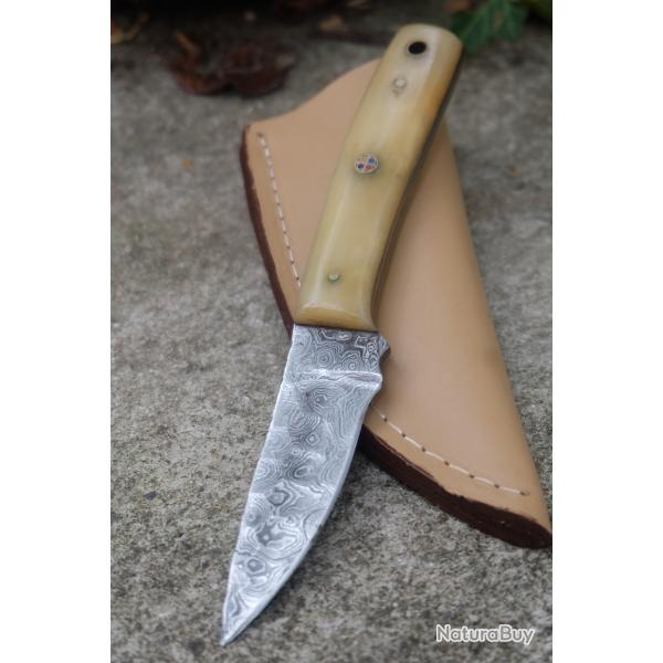 Couteau Skinner Damas Lame Martele Acier 256 Couches Manche Os Etui Simili Cuir Fabric Artisanale