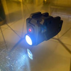 Lampe tactique avec laser