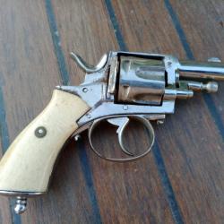 Revolver belge plaquettes ivoire