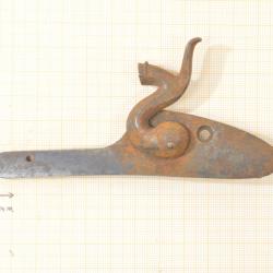 Platine de fusil de chasse ancien à chien. Restauration arme ancienne(A) grand ressort absent
