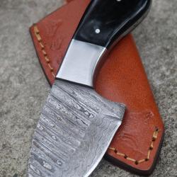 Couteau Derringer Skinner Damas Lame Acier 256 Couches Manche Résine Fabric Artisanale Etui Cuir 01