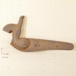 Platine de fusil de chasse ancien à chien. Restauration arme ancienne(D)