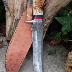 Poignard XXL Couteau Damas Lame 256 Couches Trailing Point Manche Os Cerfé Fab Artisanale Etui Cuir