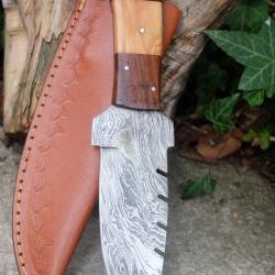 Couteau Skinner Damas Lame Harpoon Acier 256 Couches Manche 3 Bois Etui Cuir Fabric Artisanale