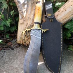 Couteau Bowie Lame Acier Damas 256 Couches Manche Os & Tête Cerf Laiton Etui Cuir Fabric Artisanale