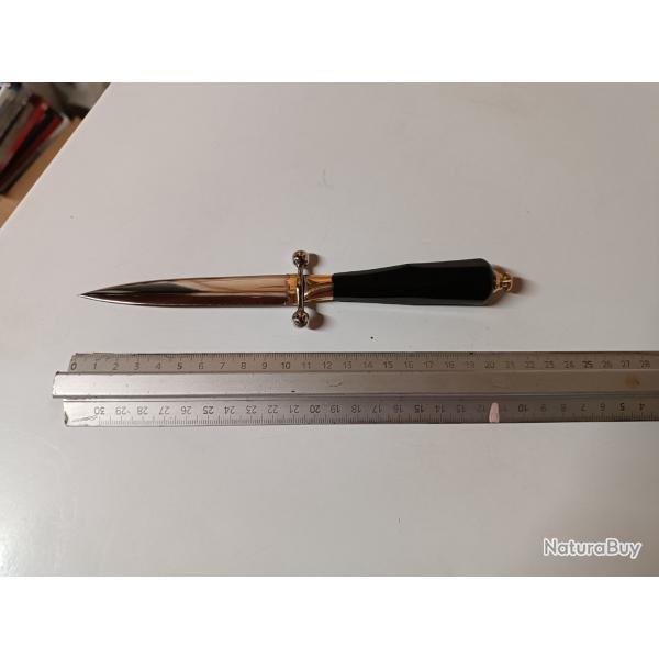Ancienne dague  de vertu ou dfense bne