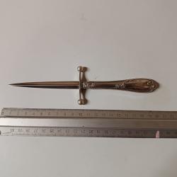 Ancien petit stylet dague  de vertu manche en argent poinçon Minerve
