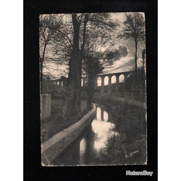 fermanville sur mer valle des moulins, au dernier plan le viaduc , tampon base navale querqueville