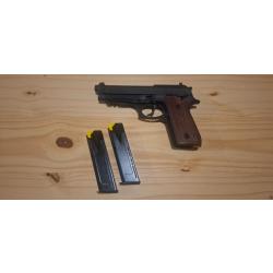 TAURUS PT92  9×19 - PLAQUETTES BOIS GRAVÉES - EXCELLENT ÉTAT.