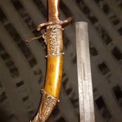 Couteau ( sabre ) manche tete de cheval lame gravé de 30cm