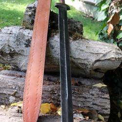 Epée De Barbare Lame Damas 512 Couches Forgée Manche Bois Pommeau Damas Etui Cuir Fabr Artisanale