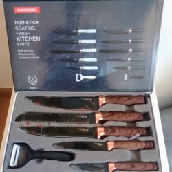 Ensemble de 5 couteaux et de un éplucheur. Neuf. En coffret