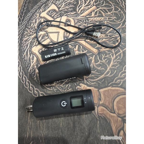 Telecommande, chargeur, cable et 2 batteries TACTACAM